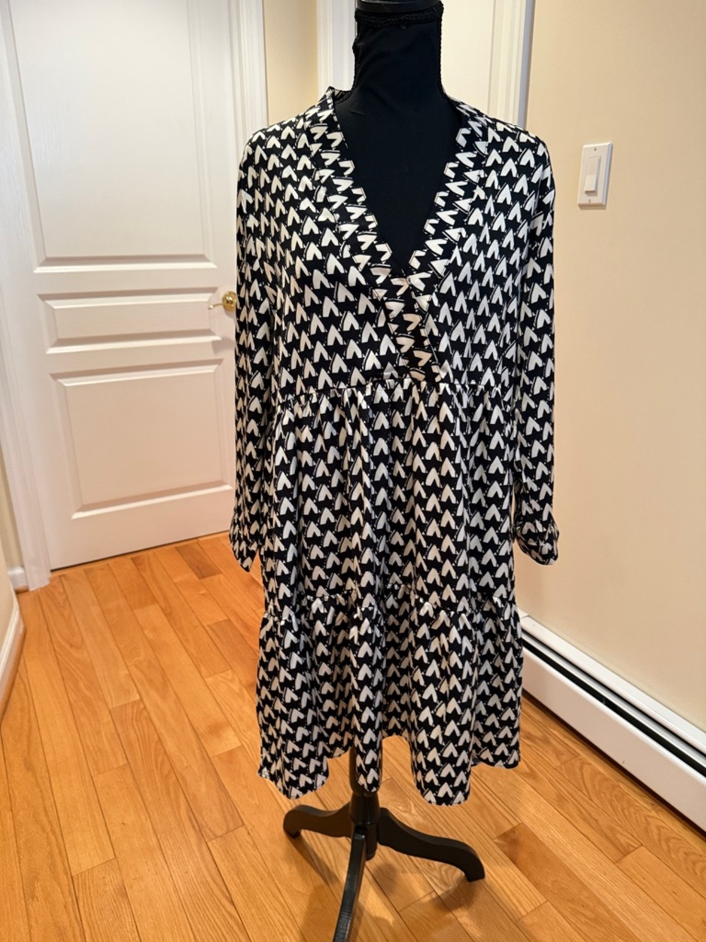 Lior Paris Stylish Long Sleeve Black & White Printed V-Neck Tiered Dress